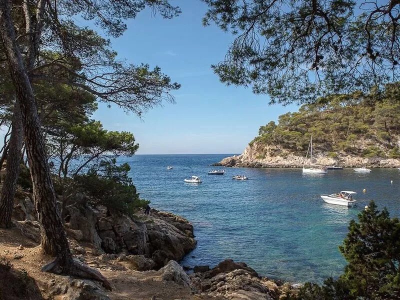 Small house with pedestrian access to Port d'Alon cove (St Cyr sur Mer)