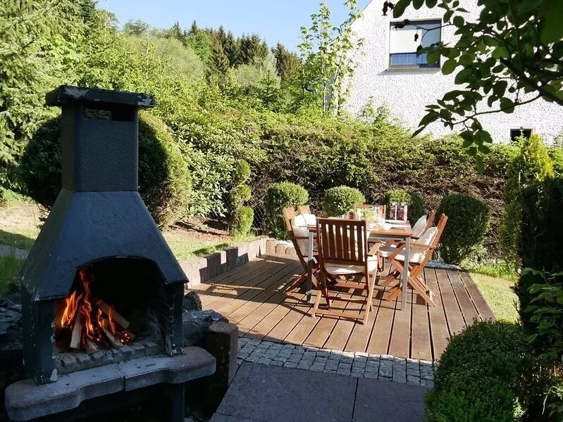 Vacation home with over 1123 m2 of land surrounded by a green garden