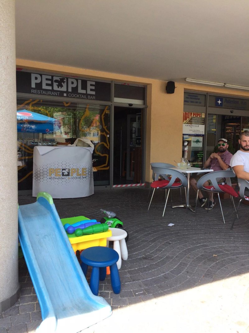 People Restaurant & Cocktail bar