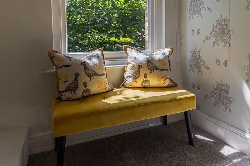 Large All En Suite Grand House Close To Tunnels Beaches