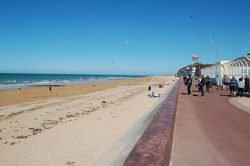 Ideally located nice 2 rooms - Stunning sea view
