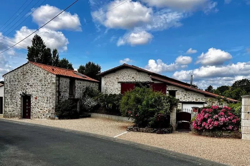 Charming cottage with private indoor spa and pool near ocean and Puy du Fou