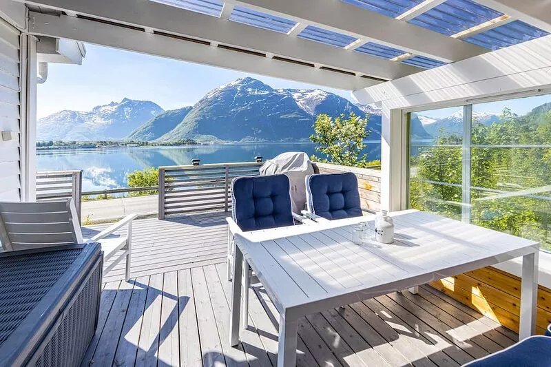 2 bedroom awesome home in Isfjorden