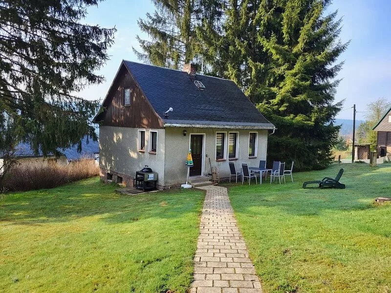 Directly by the forest, in a quiet location, very well equipped holiday home.