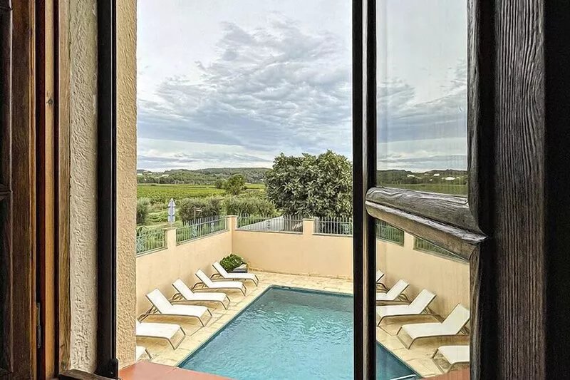 Among vineyards, near Barcelona, private swimming pool, barbecue, garden