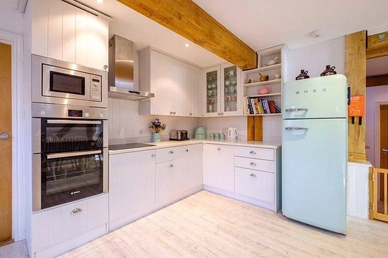 Meare House - sleeps 10 guests  in 4 bedrooms