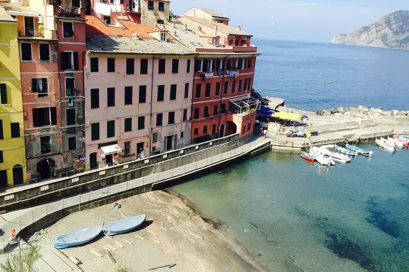 Apartment overlooking Vernazza's beautiful Marconi Square.