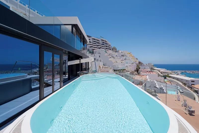 Luxury apartment with terrace, private swimming pool and views
