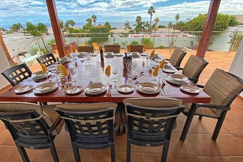Prestigious 7 Bed Villa ,WIFI, A/C, H.Tub, P.Table, Snooker,T .Tennis