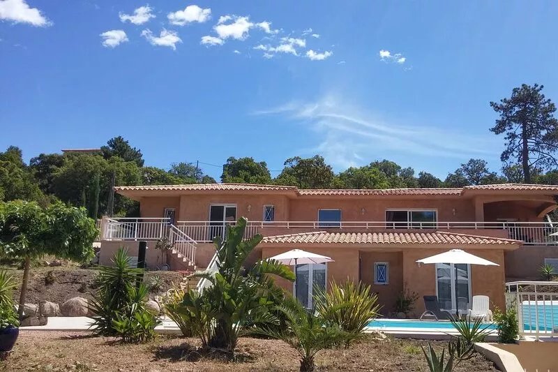 STANDING VILLA for 10 people SECURE HEATED POOL BEACH 300m