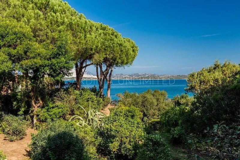 Beach villa in Sardinia for rent: Villa Ammirando Tavolara
