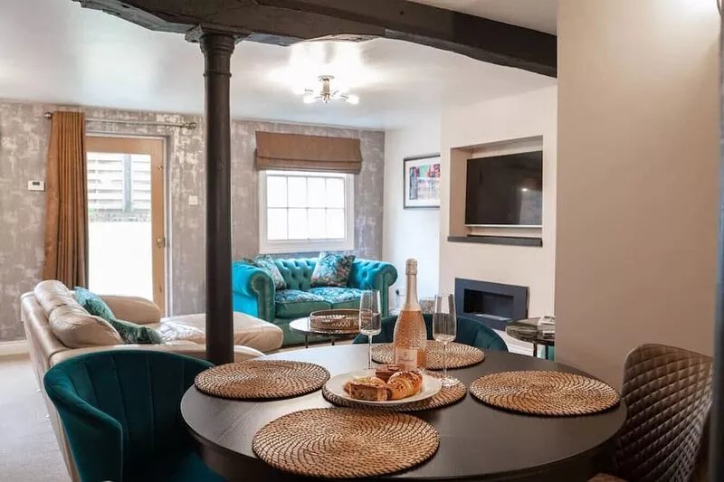 2 bed Chester home - 5 minute walk to city centre