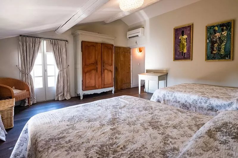 House Provencal Stone Charm 5 Min St Remy de Provence for 8 to 10 people.