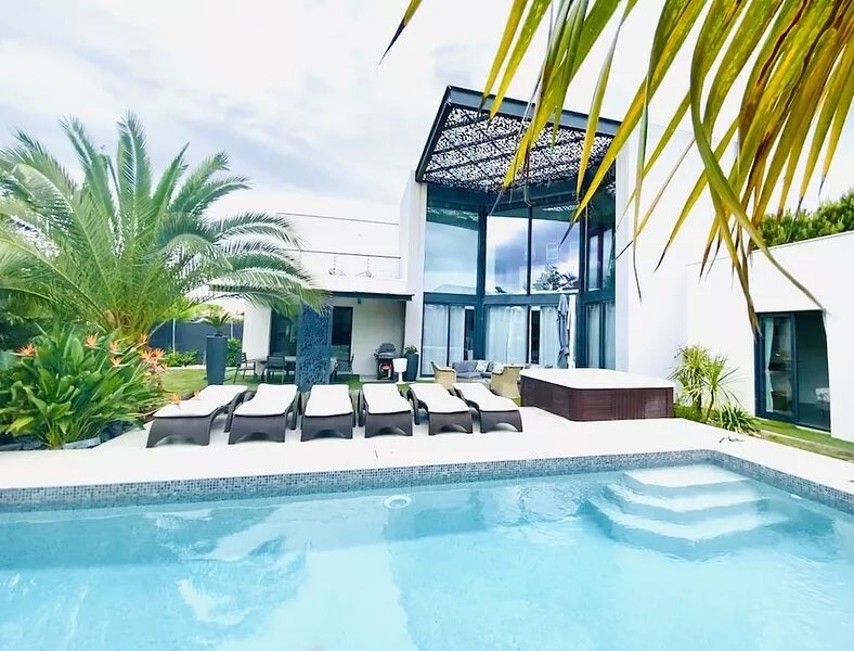 VILLA PALOMA CAP D'AGDE 8 pers. 600 m SEA Heated pool Spa Exotic garden