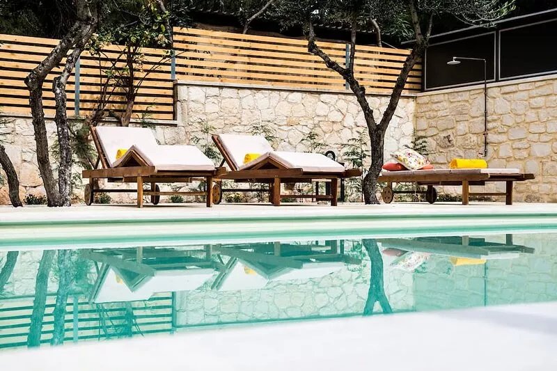 Koukounari luxury villa with pool. A timeless paradise close to town!