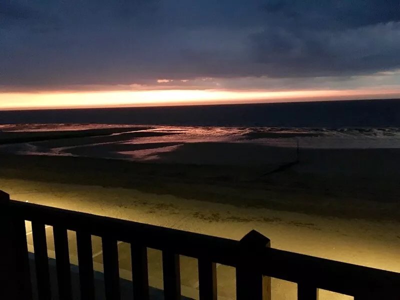 RARE! Beautiful and spacious architect's'apartment with the sea at your feet