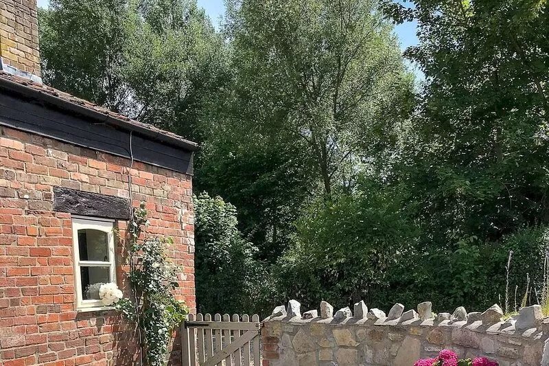 Pass the Keys | Wilf's Barn, Wedmore a romantic cottage for two