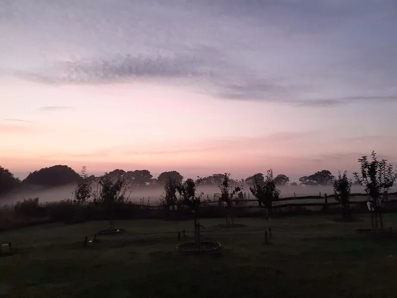 Luxury shepherd's hut with sunset veiws
