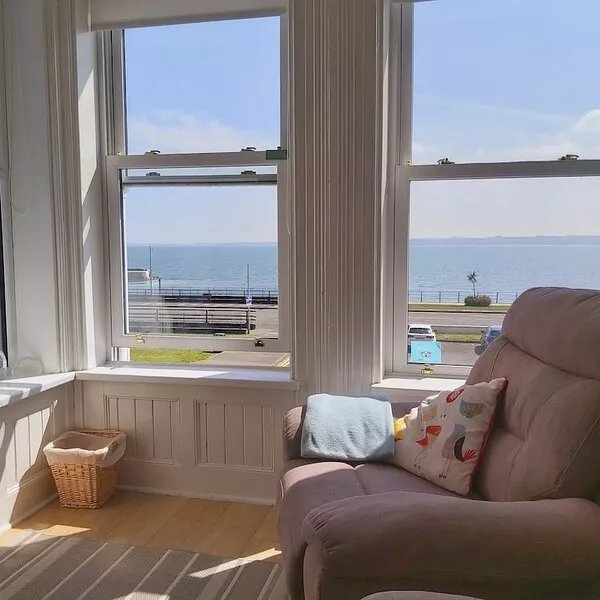 Ahoy3 apartment Carrickfergus ( Front-line Sea-views! )