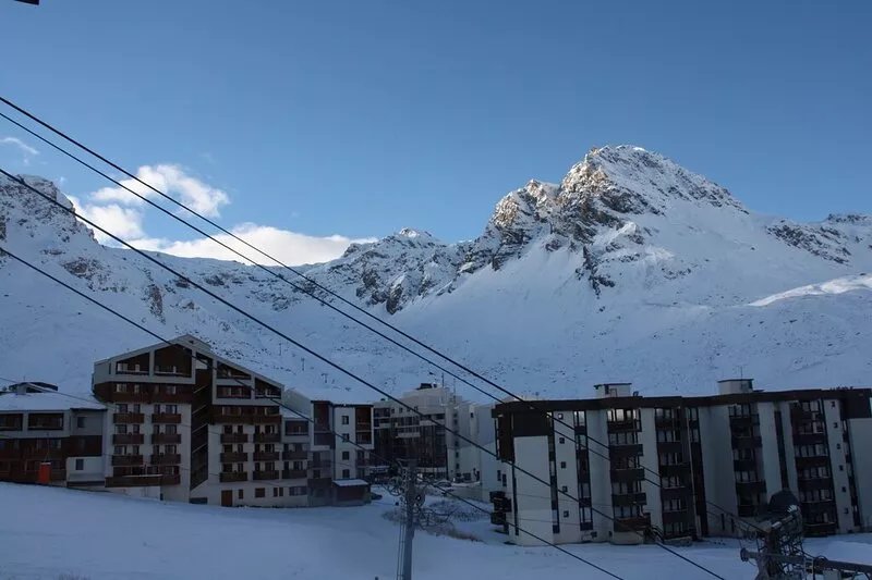 4 * apt at the foot of the slopes (2150m), 2 balconies, 2 TVs, bedroom and