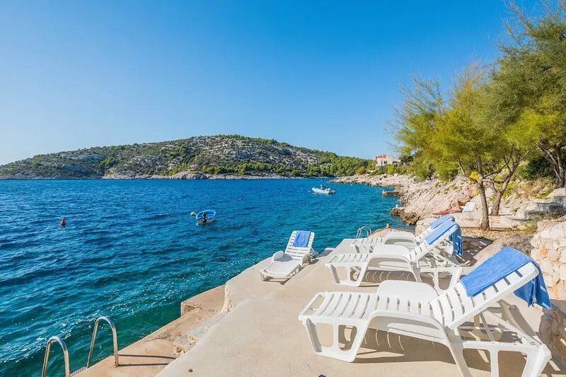 Luxury villa with heated private pool.  Beach 20 m from villa, amazing view