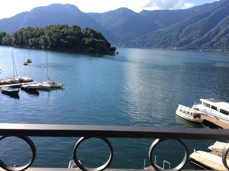 HOUSE FEDE "pieds dans l'eau" suite just by Lake Como, what a view!