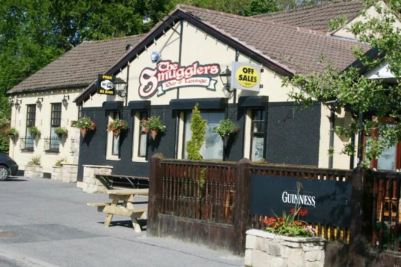 Smugglers Inn Bar & Restaurant