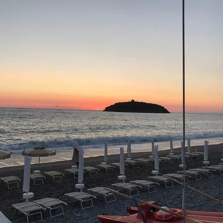 Pietrarossa Beach