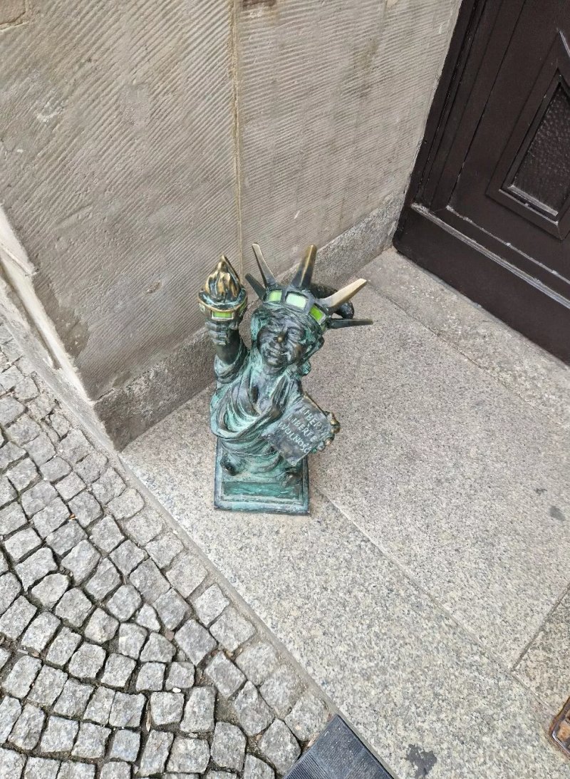 Lady Liberty Statue ( Wroclaw Dwarf )