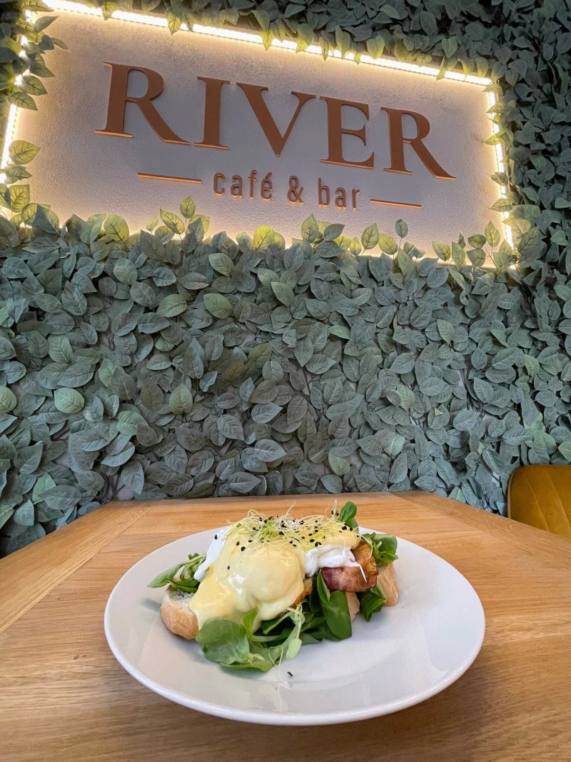 River Cafe & Bar