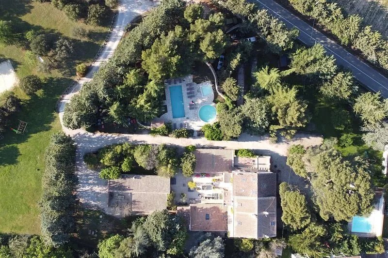 Provence Avignon 17 rooms, sleeps up to 45, pool-park-activities