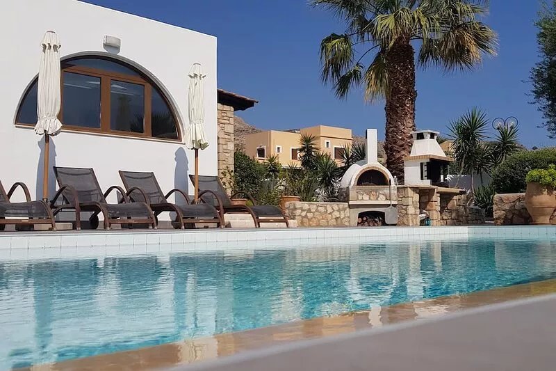 Villa Kalisto Set In Mature Gardens with Private Pool And Outstanding Views