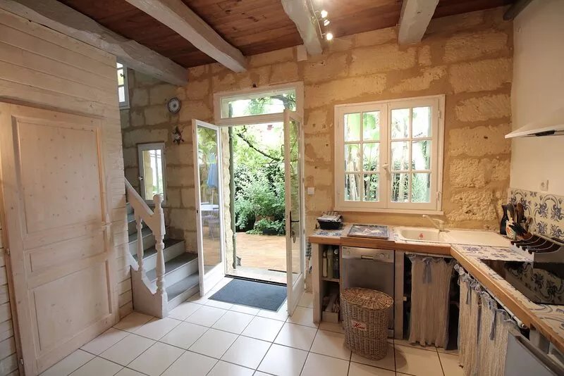 Claire s' house in medieval village near river Dordogne with your pets