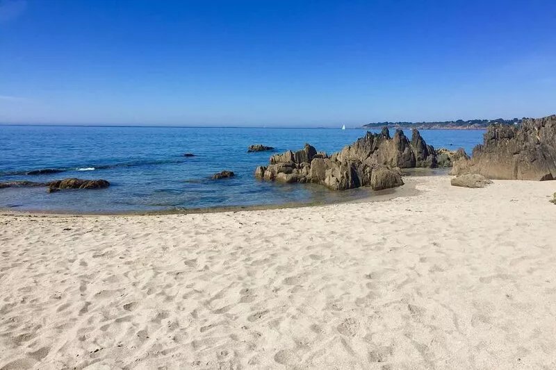 TYCHA-home with character, walking distance to beaches, high-speed WIFI