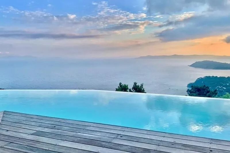 CHARMING VILLA WITH HEAVENLY VIEW OF THE GOLDEN ISLANDS