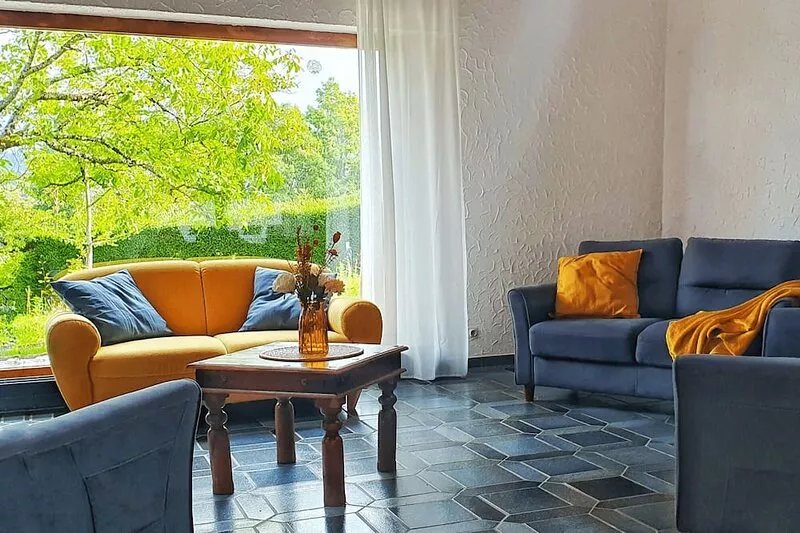 Vacation home (up to 15 pers.), sauna, 7 rooms, 6 bathrooms, dogs allowed