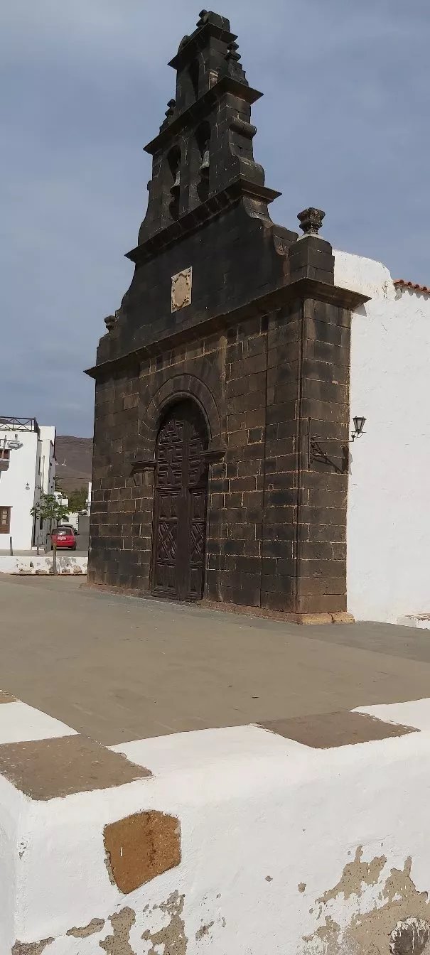 Inglesia Parroquial De Santa Ana.