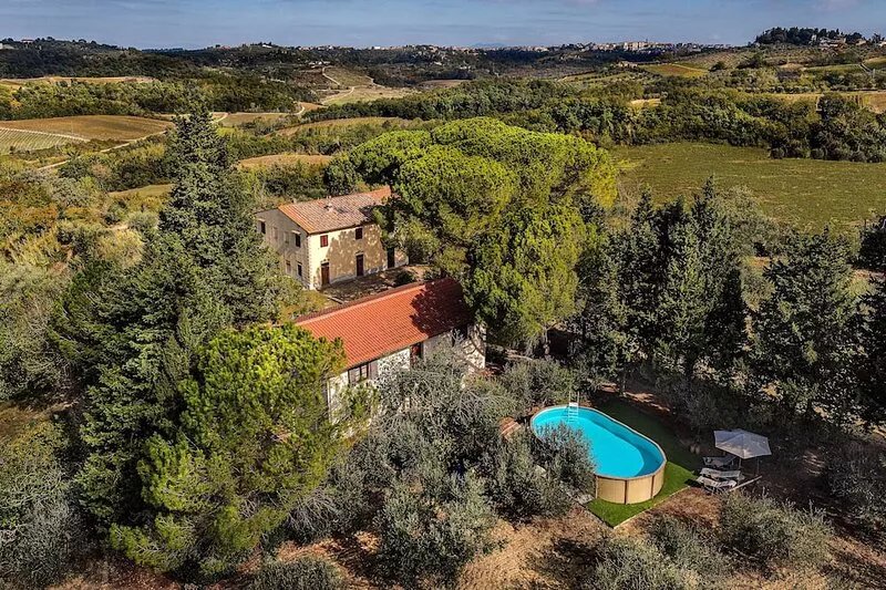 CHARMING 4BR BARN WITH PRIVATE POOL & WONDERFUL VIEWS, IN GREAT TUSCAN LOCATION!