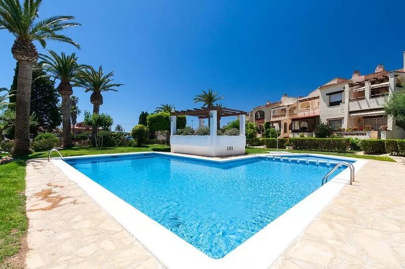 AirCon Apartment with Pool and Parking · UHC VISTAMAR