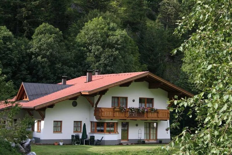 Family-friendly, bright 64m² large apartment in a quiet and sunny location