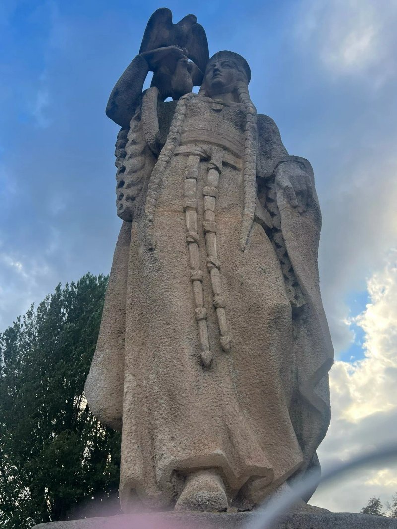 Estatua De Dona Jimena