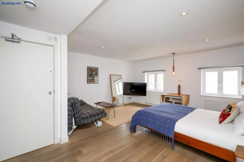 Stylish Fitzrovia Studios W1
