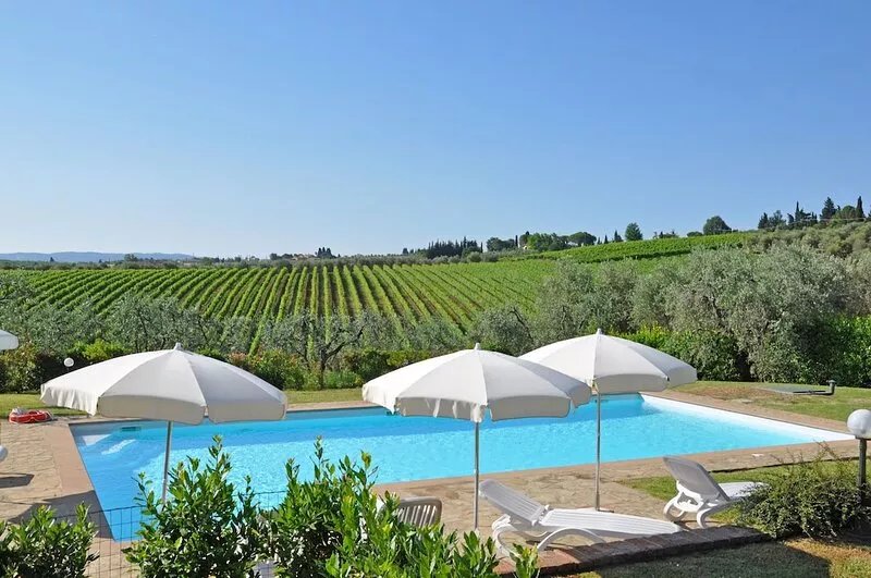 Glicini 2 - Holiday Rental with swimming pool on the hills of Chianti, Tuscany