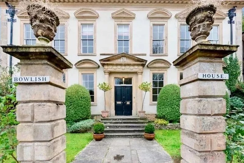 Spacious Georgian manor house in quaint village