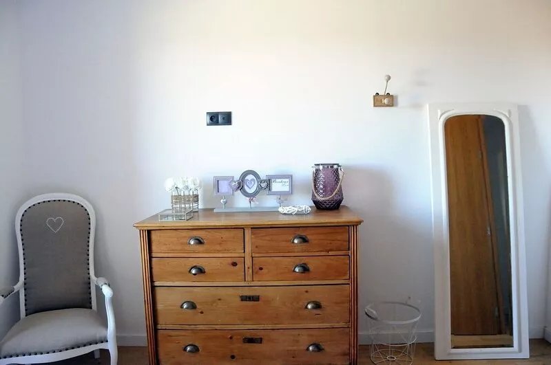 Traditional farmhouse in the heart of a vineyard with panoramic views.