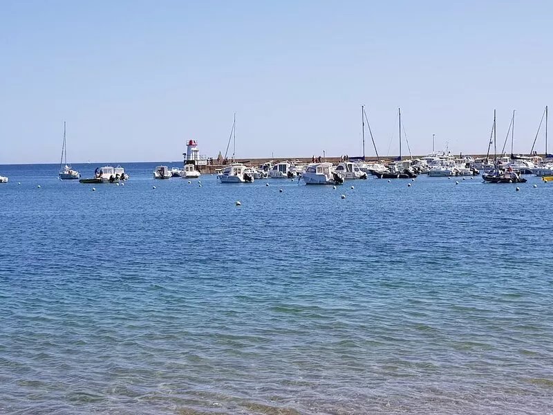 T2 apartment with sea and port view