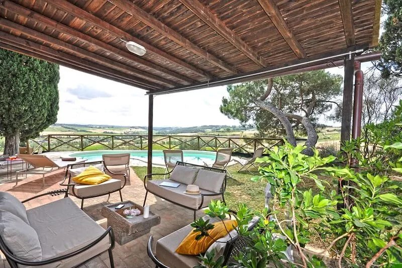 Beautiful villa with private pool immersed in the Tuscan countryside