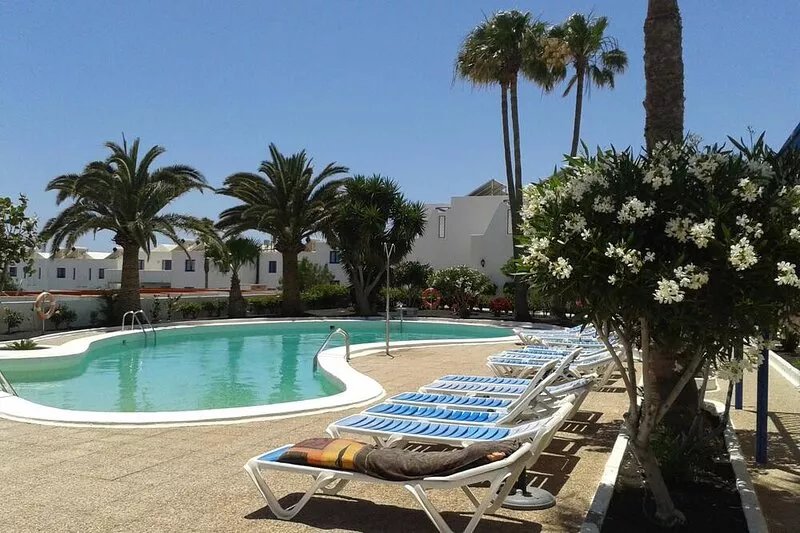 Sleeps 2/4, Sea View. WiFi. Beach 400 meters. Peaceful gated complex with Pool