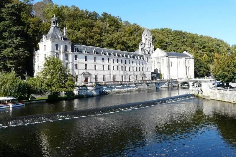 Stone house with private pool between Périgueux and Montignac-Lascaux