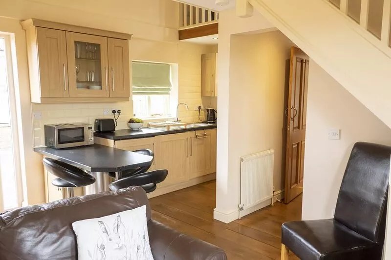 Work/hol: Secluded self catering cottage on a Farm, M62 Howden/nr York. 2
